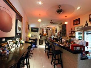 Bodega Phuket Patong (Adults Only) Hostel Ngoại thất bức ảnh